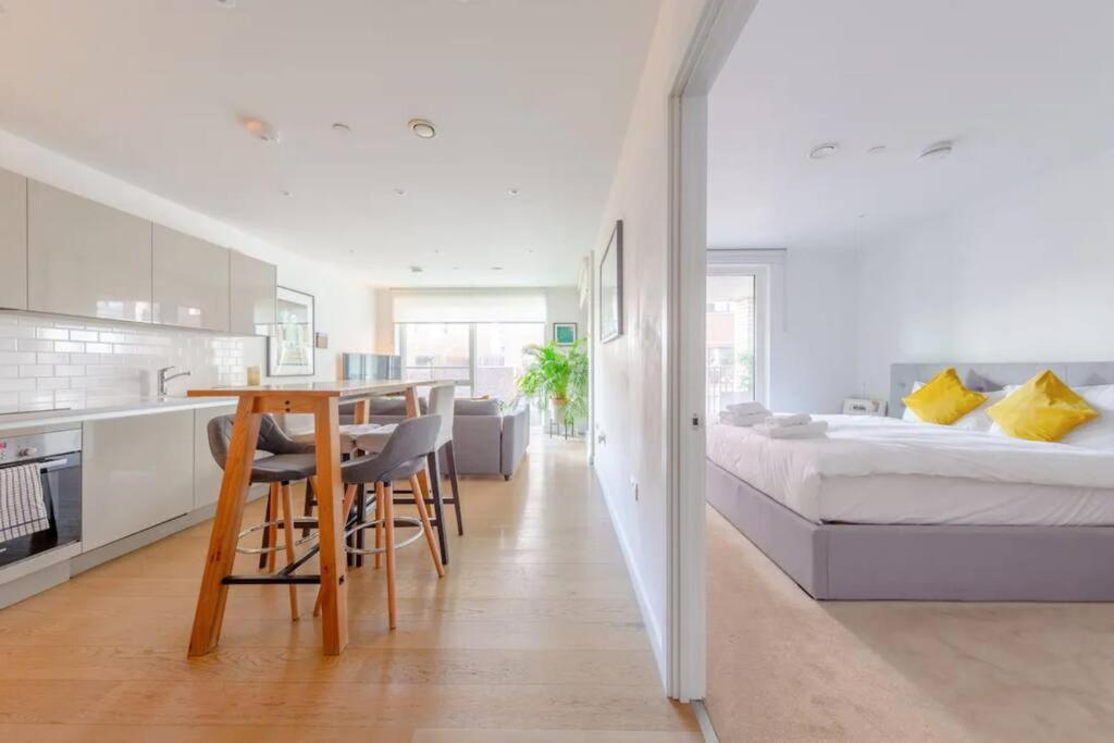 Superb 1 Bedroom Apartment 3Mins From Tube Station London Kültér fotó