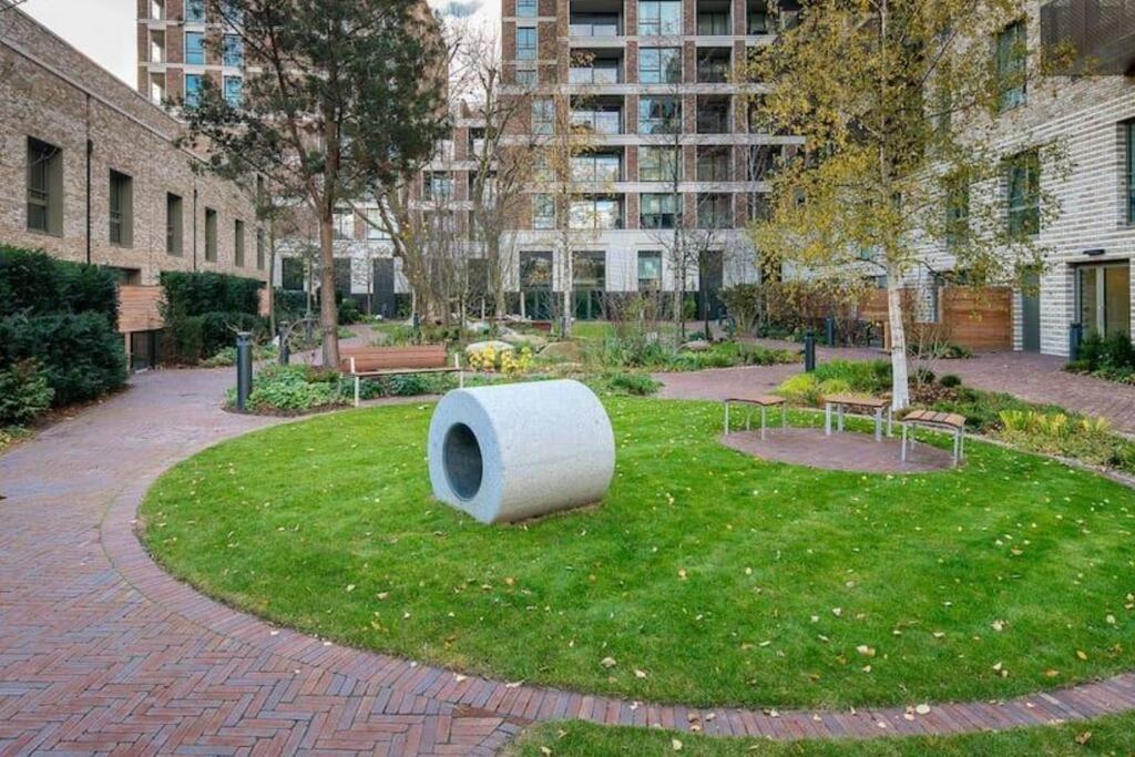 Superb 1 Bedroom Apartment 3Mins From Tube Station London Kültér fotó