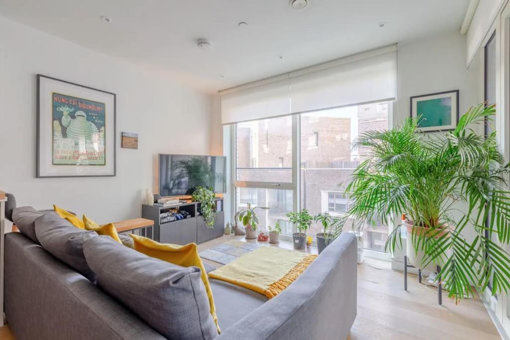 Superb 1 Bedroom Apartment 3Mins From Tube Station London Kültér fotó